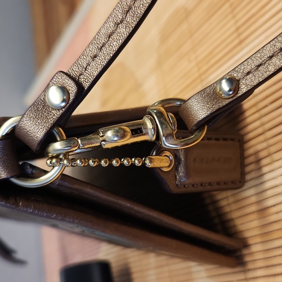 Coach wristlet wallet, bronze - Picture 4 of 17
